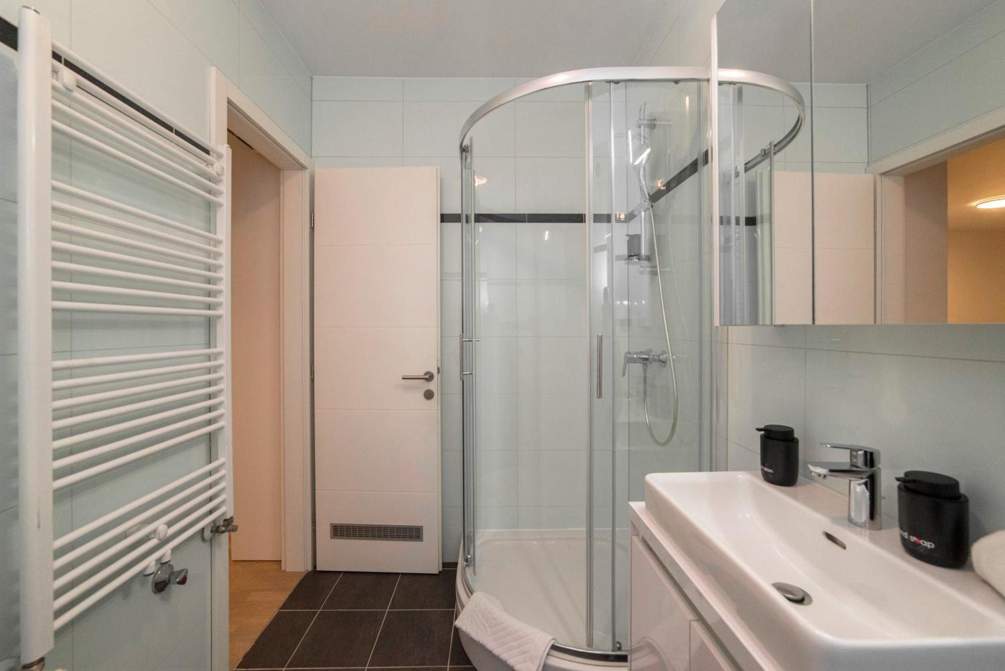 Dubrovnik With Parking Apartment